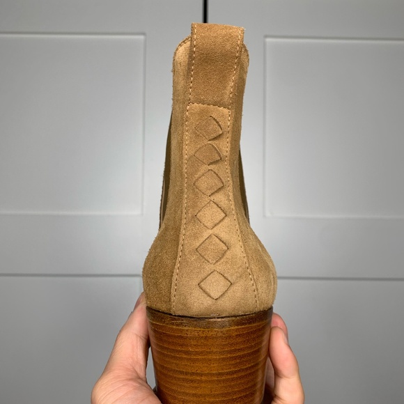 Bottega Veneta Suede Beige Chelsea Boots - Picture 4 of 7